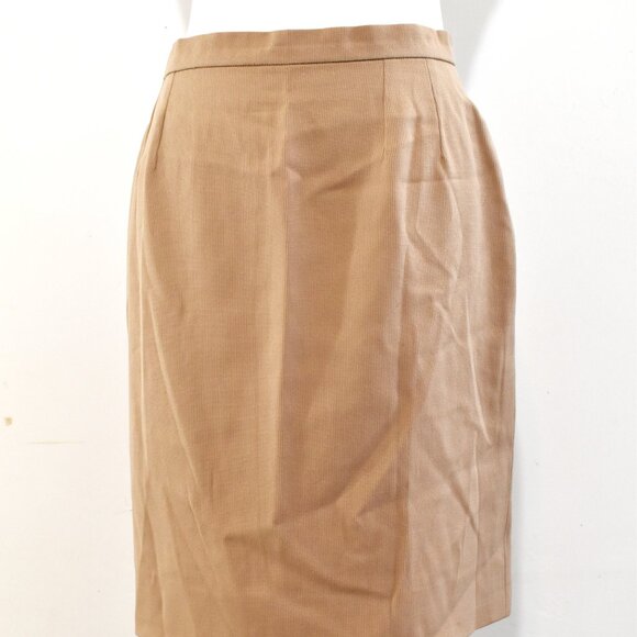 CHANEL Boutique Vintage Navy & Cream Blazer Skirt Suit Set – Gold Buttons - Picture 13 of 14